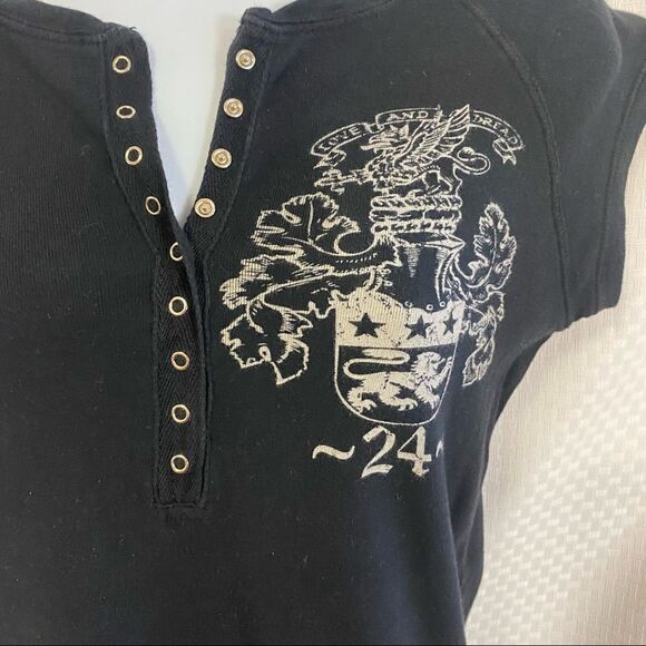 One World Fashion tshirt with embroidery style print - Picture 5 of 5